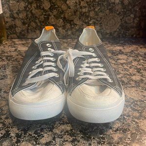 Men size 11 OSU shoes black and orange like new hardly worn great shoes